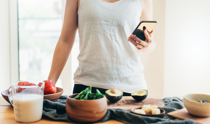 smartphone lovers with food